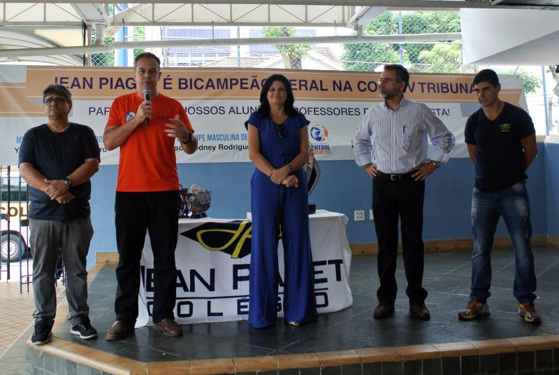 Jean Piaget e Vereador Francisco Figueiredo recebem troféus das Copas  Escolares da TV Tribuna – ANE