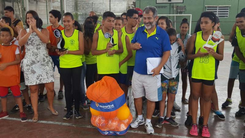 Jean Piaget e Vereador Francisco Figueiredo recebem troféus das Copas  Escolares da TV Tribuna – ANE